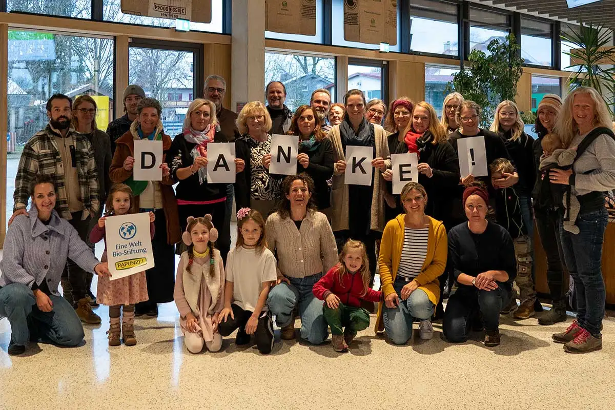 RAPUNZEL One World Organic Foundation apoya a diez guarderías forestales, naturales y agrícolas de Algovia y Alta Suabia. RAPUNZEL One World Organic Foundation apoya a diez guarderías forestales, naturales y agrícolas de Algovia y Alta Suabia.